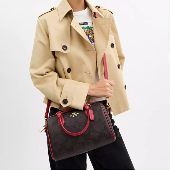 Rowan Satchel Bag
In Maxi Signature Canvas ♥️🐻 - Picture 5 of 7